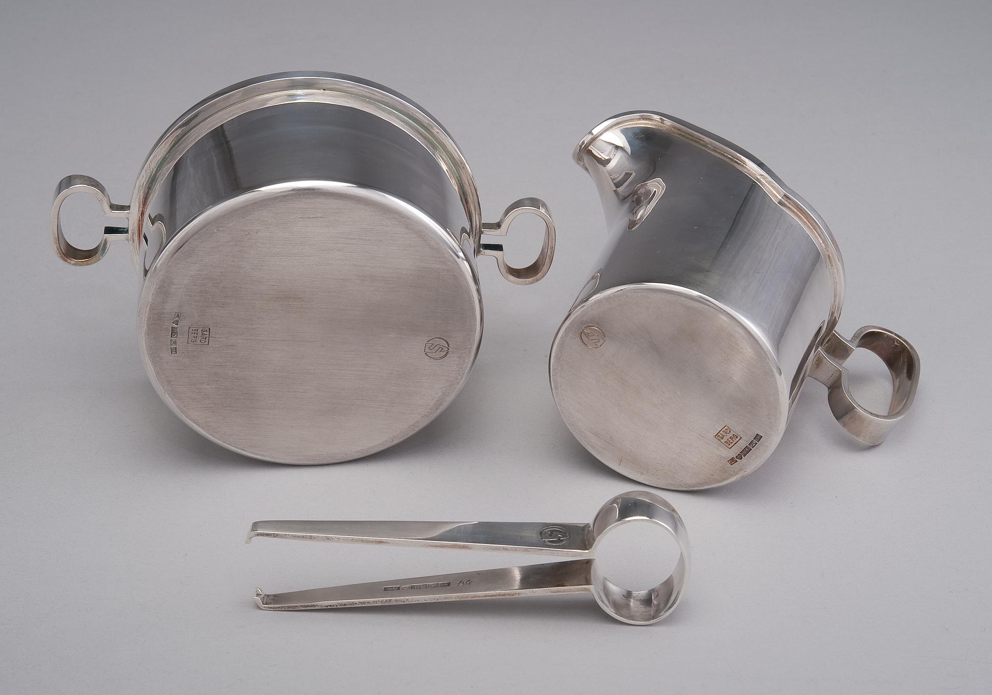 Bertel Gardberg, A SILVER SUGAR BOWL, CREAMER AND SUGAR TONGS.