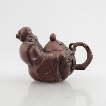 A Chinese yixing teapot, 20th century.