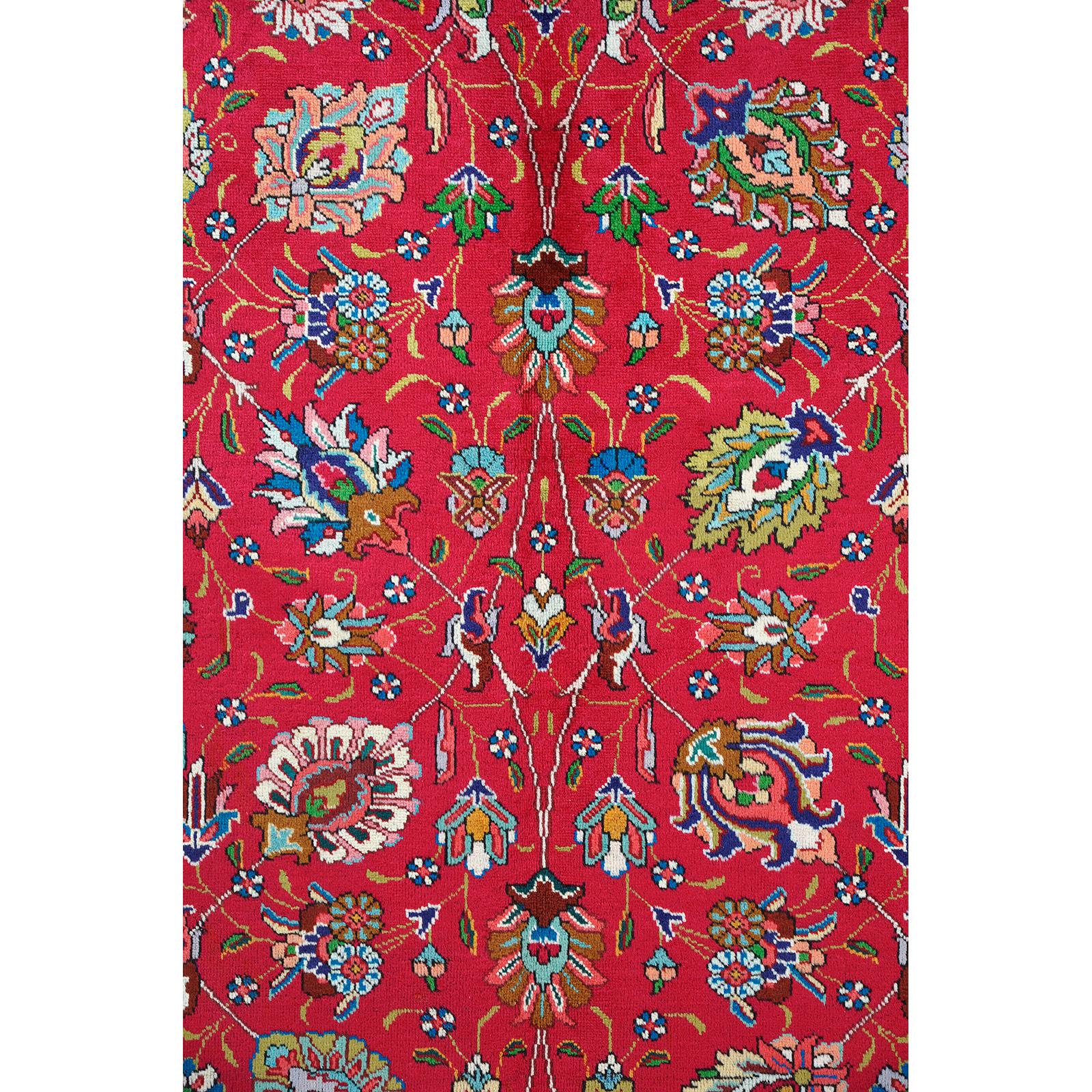 A carpet, Tabriz, ca 305 x 290 cm.