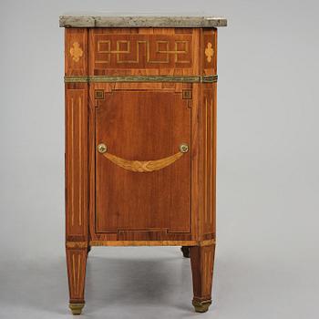 A Gustavian marquetry commode by G. Foltiern (mastewr in Stockholm 1771-1804).