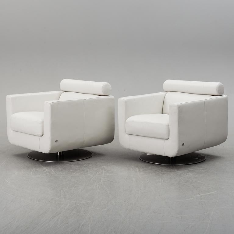 A pair of easy chairs from Natuzzi, Italy, 21th century.