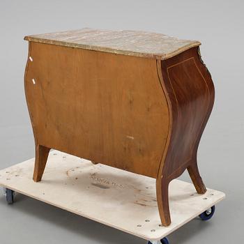 BYRÅ, rokokostil, omkr 1900-talets mitt.
