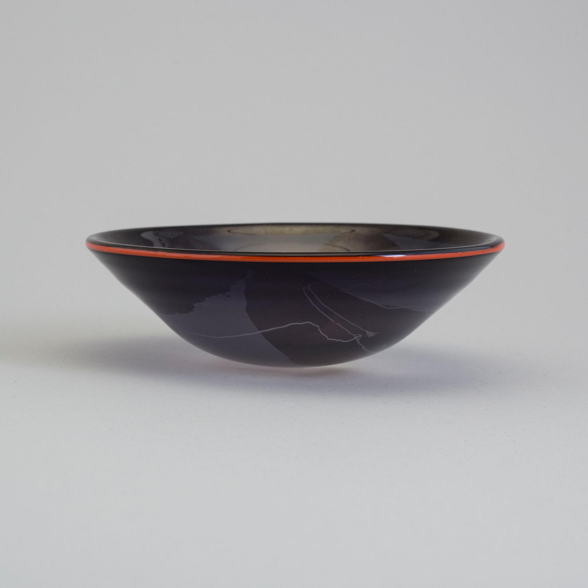 A unique Ann Wärff glass bowl, signed, 1980s. - Bukowskis