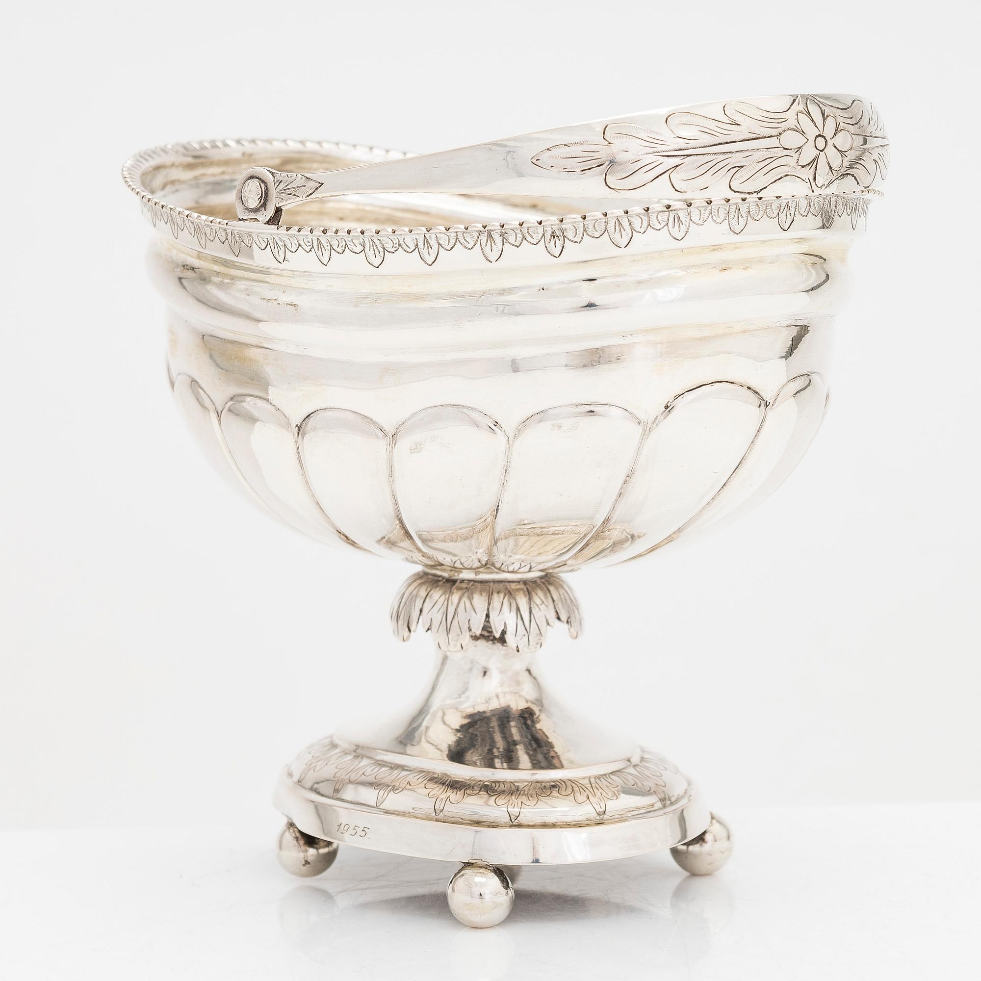 Lars Henrik Nordman, konfektskål, silver, Nystad, Finland 1832. Biedermeier.