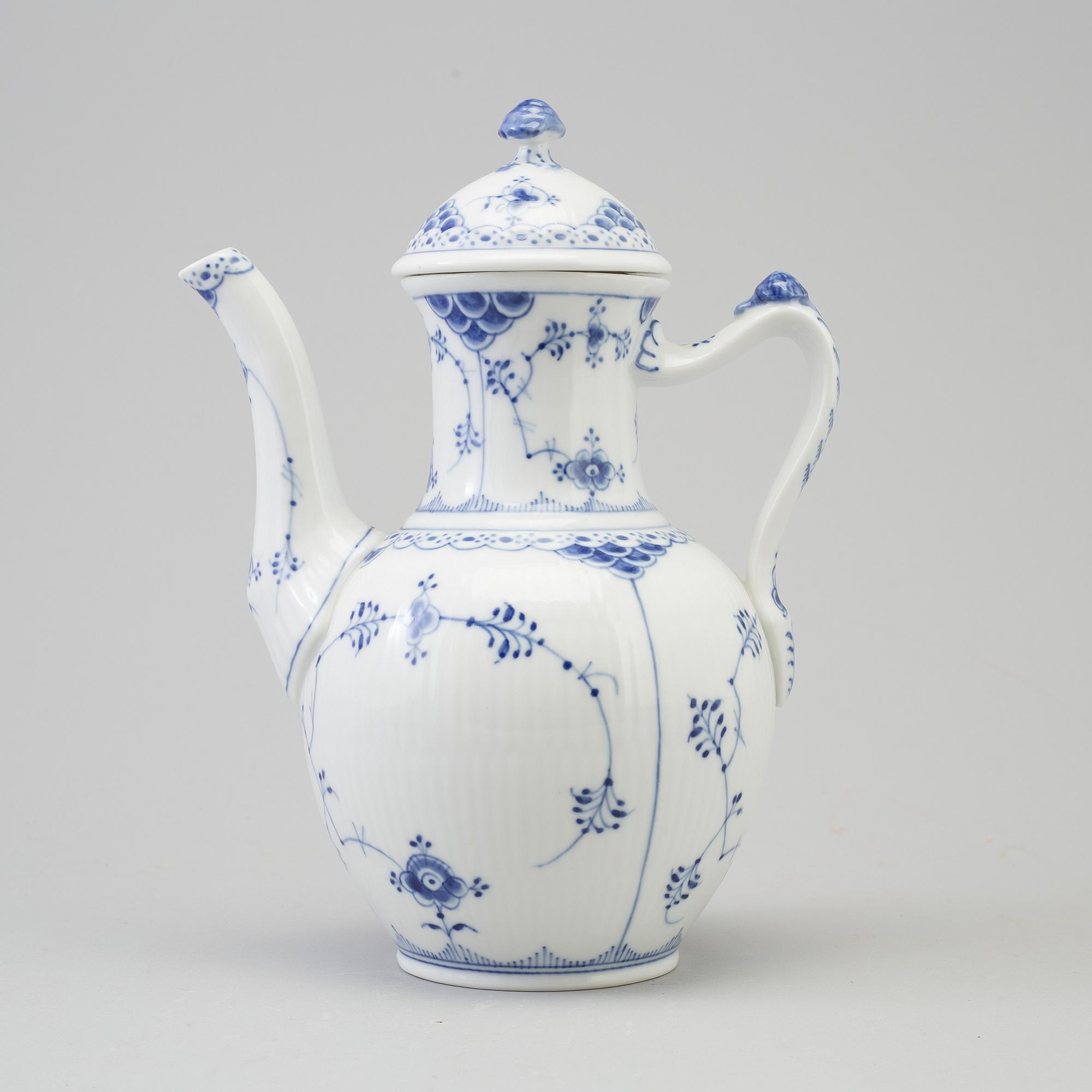 ROYAL COPENHAGEN, mat-, kaffe- och teservis, porslin, 44 delar, porslin, "Musselmalet", Danmark.