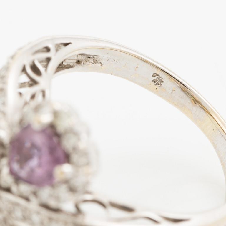 Ring in 18K white gold set with faceted coloured gemstones and round brilliant-cut diamonds.