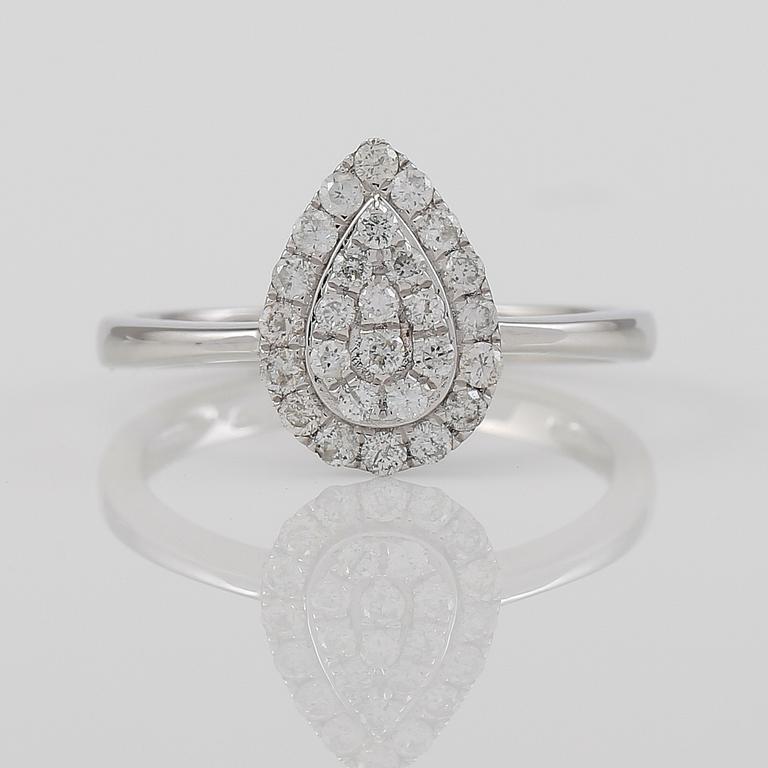 RING, 18K vitguld och diamanter tot ca 0.37 ct.