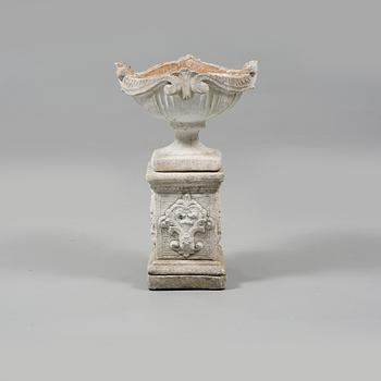 FÅGELBAD/TRÄDGÅRDSURNA, gjutmassa, 1900-tal.