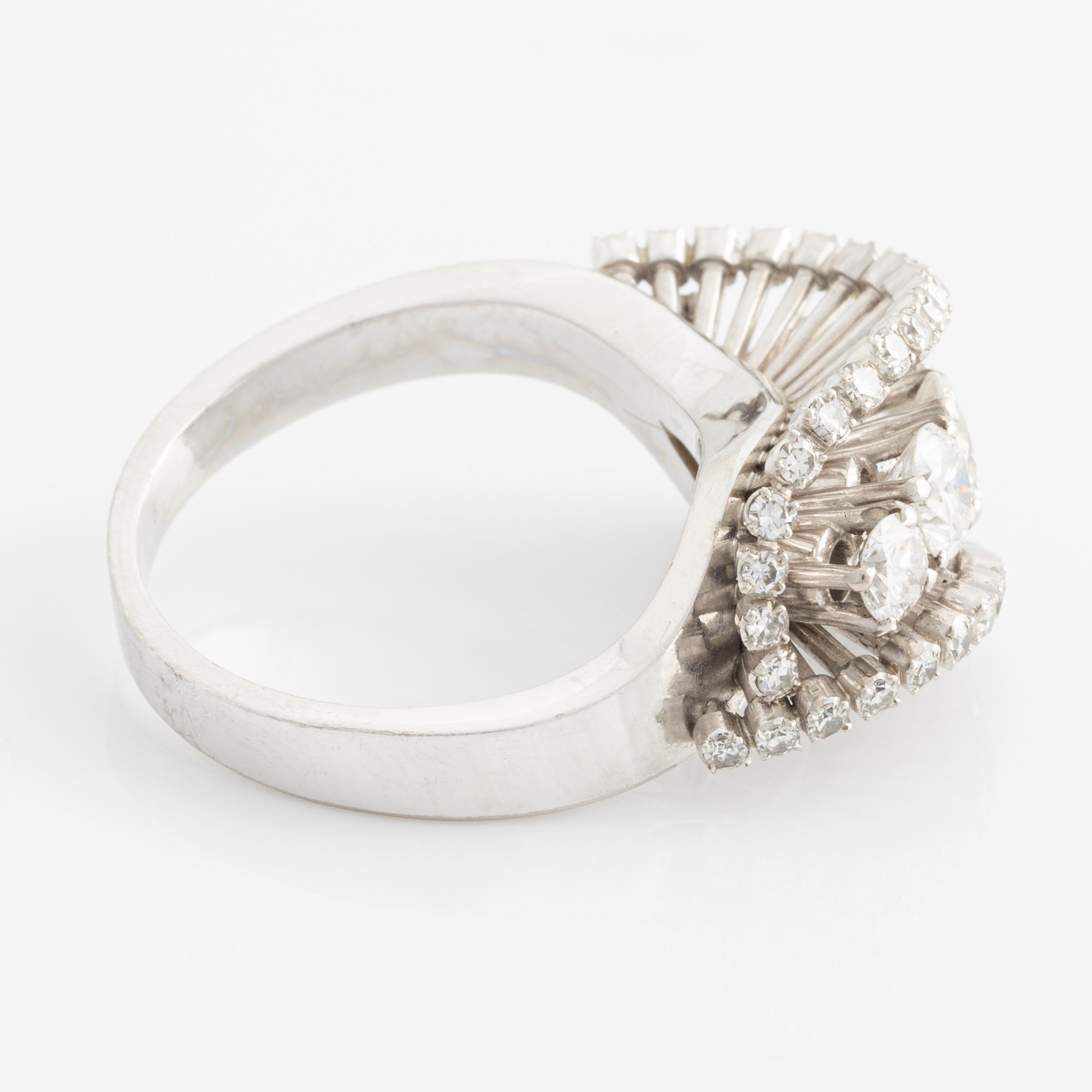 Ring med briljantslipade diamanter totalt ca 1.25 ct.