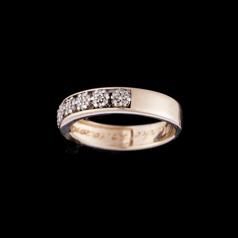 RING, guld 14K, små diamanter, enligt gravyr 0,17 ct. Vikt 3,4 g.