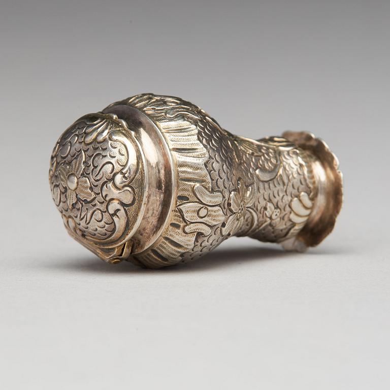 Anders Morman, luktdosa, silver, Stockholm (verksam 1776-1805). Rokoko.