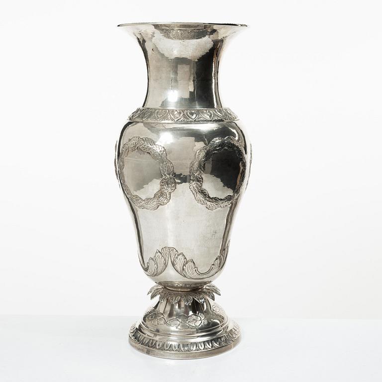 Lale Silverware & Co Ltd, a decorative vase, sterling silver, Istanbul, Turkey 20th century.