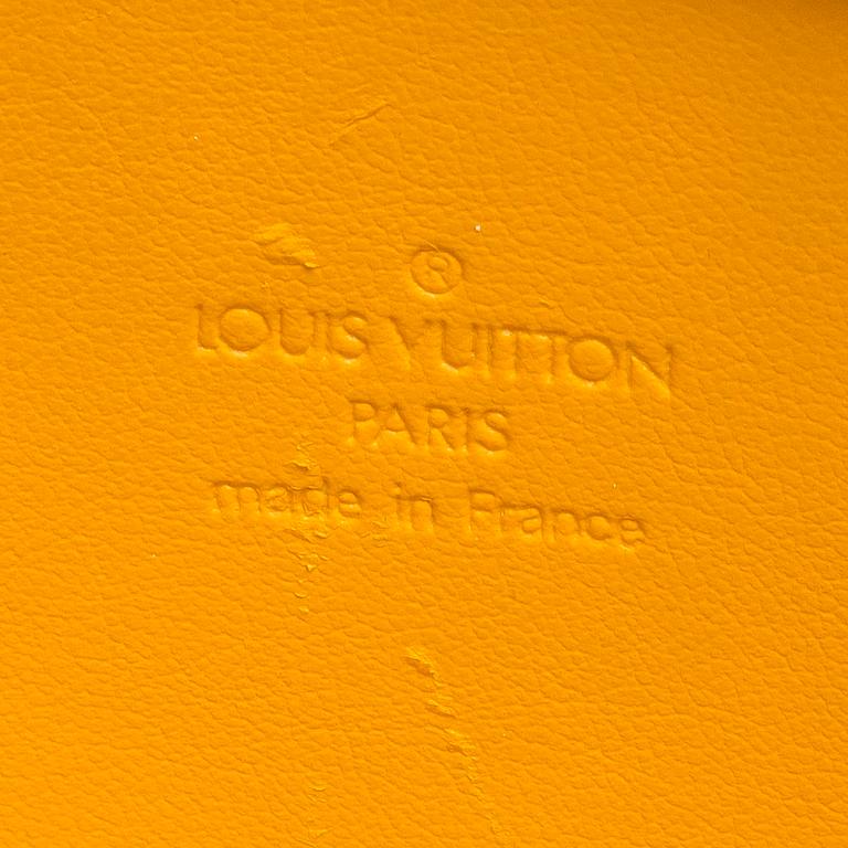 LAUKKU, "Forsyth", Louis Vuitton.