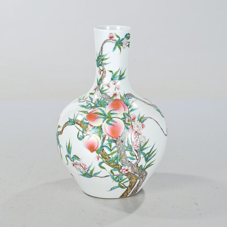 VAS, porslin, Kina, 1900-talets slut.