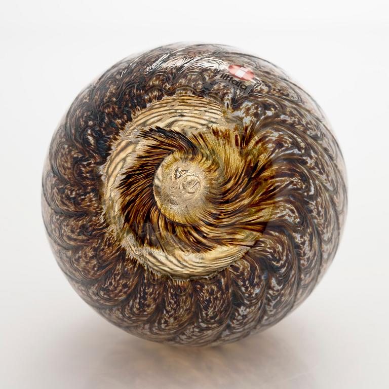 Oiva Toikka, årsägg 2013, signerat O. Toikka Nuutajärvi SSKK 2013 numrerad 83/250.