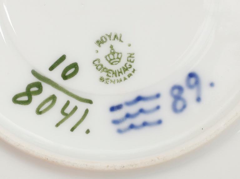 SERVISPORSLIN, ca 20 snarlika delar,  "Blå Blom", Royal Copenhagen.