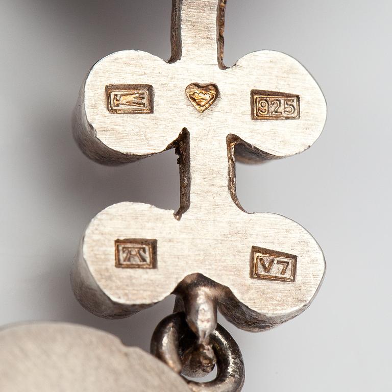 Jorma Laine, Rannekoru, sterlinghopeaa ja spektroliitteja. Turun Hopea, Turku 1974.