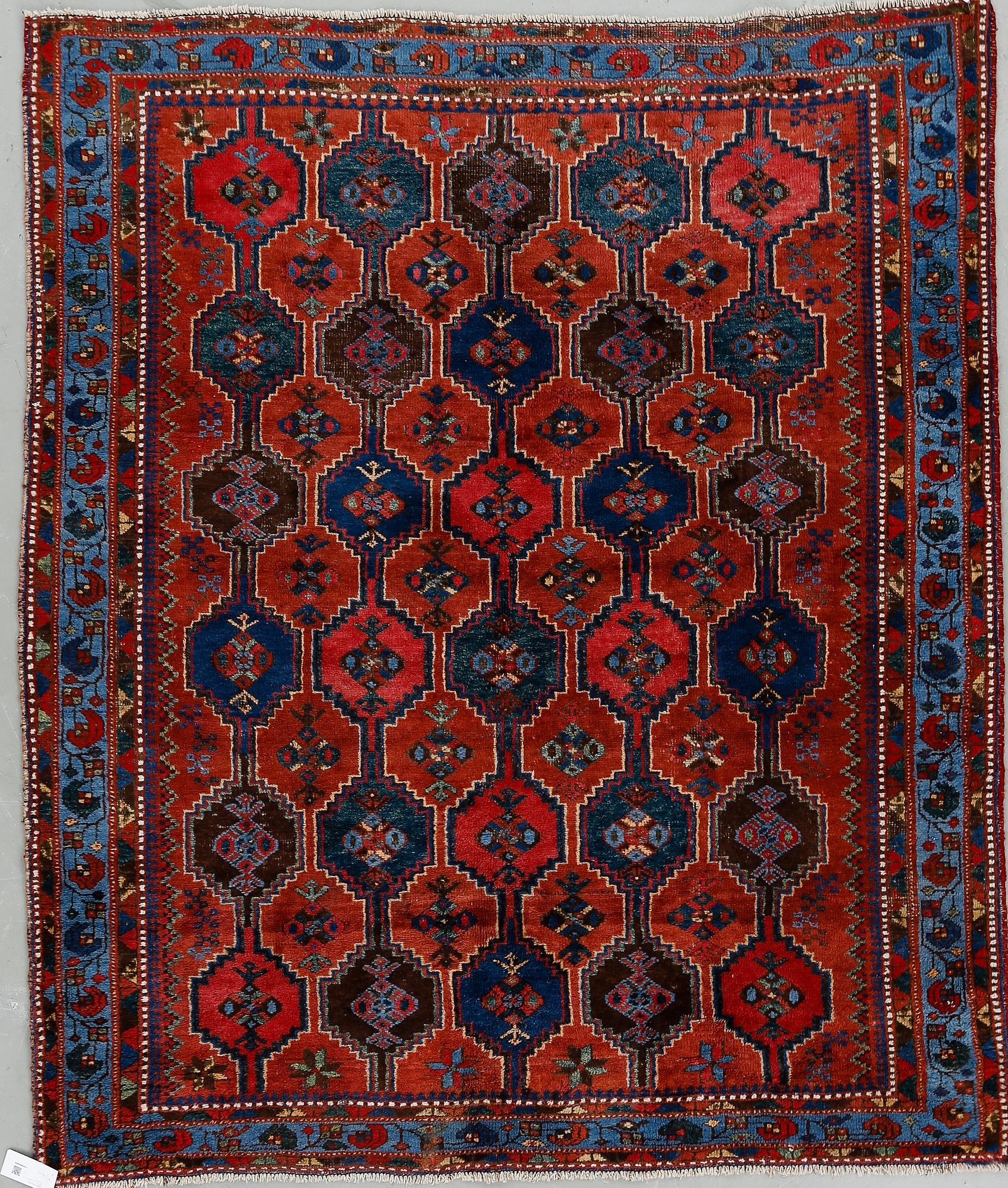 MATTA, orientalisk, möjligen Bidjar. Ca 192x163 cm.