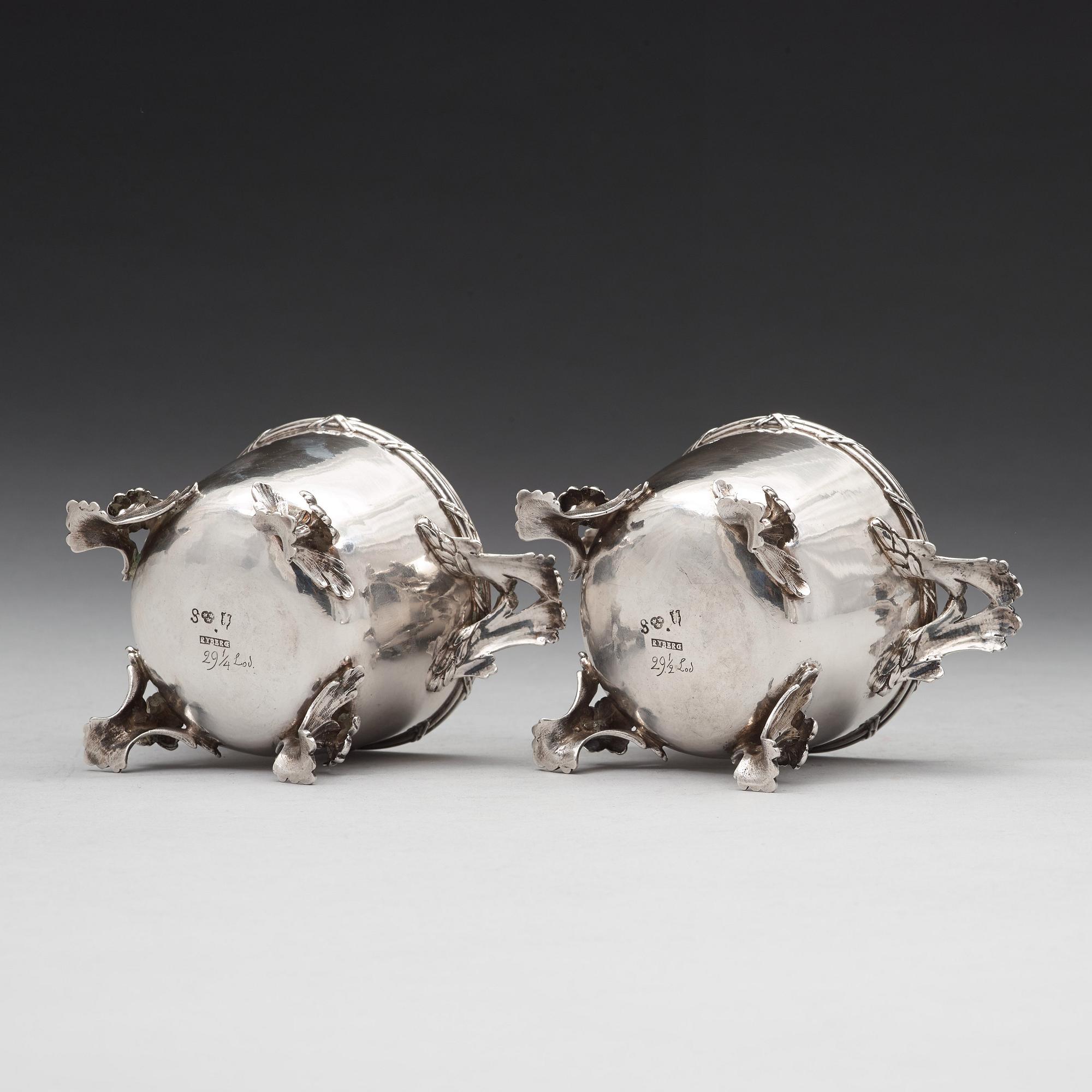Simson Ryberg, SOCKERSKÅLAR med lock, ett par, silver, Stockholm 1776, rokoko.