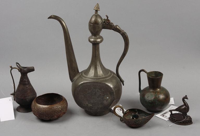 PARTI ORIENTALISKT, 6 delar, mest brons.