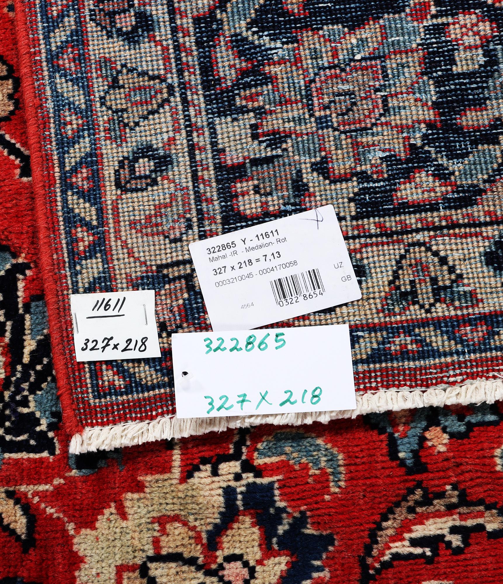 A Mahal carpet, c. 327 x 218 cm.