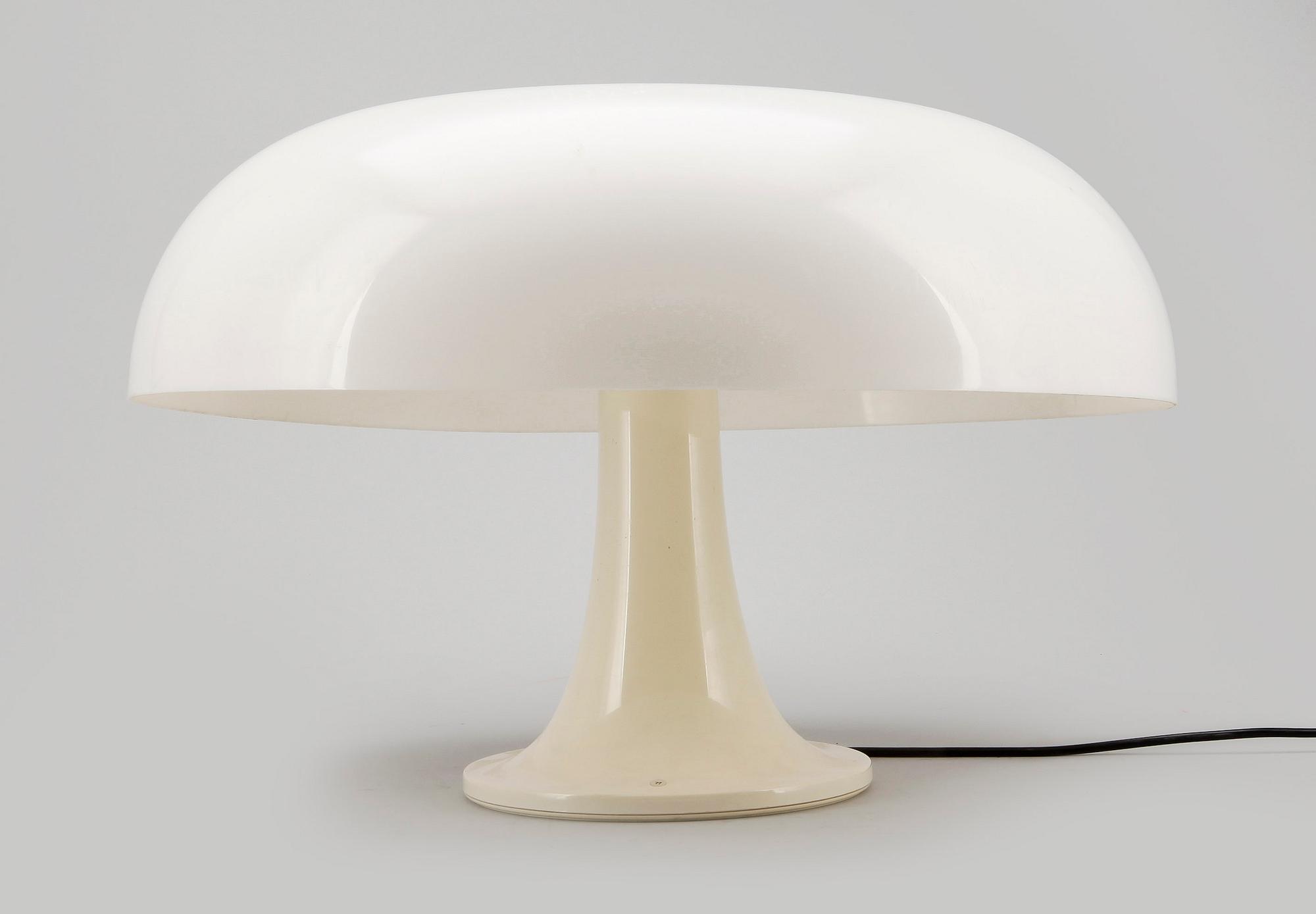 BORDSLAMPA, Gruppo Architetti Urbanisti Citta Nouva, "Nesso", Artemide, Italien.