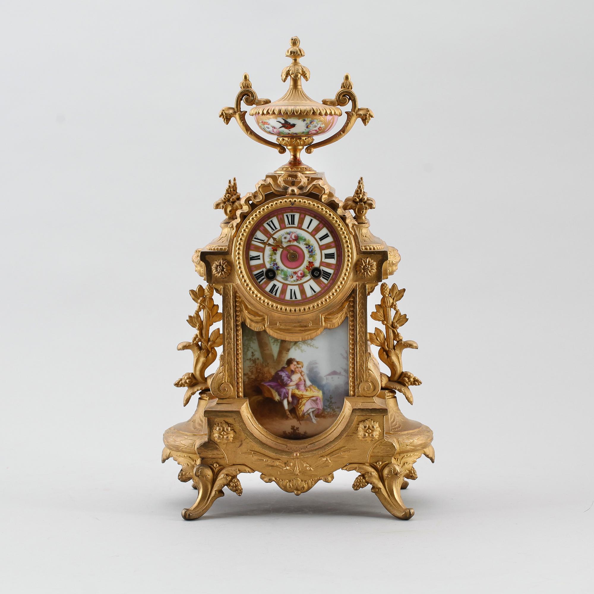 BORDSPENDYL, Frankrike, Louis XVI-stil, 1800-talets andra hälft.