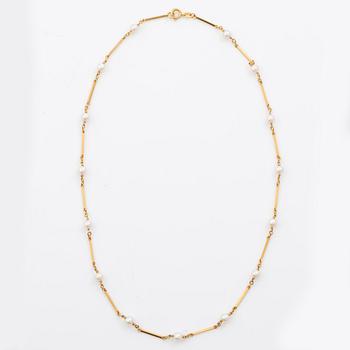 Collier, 18K guld med  små pärlor.
