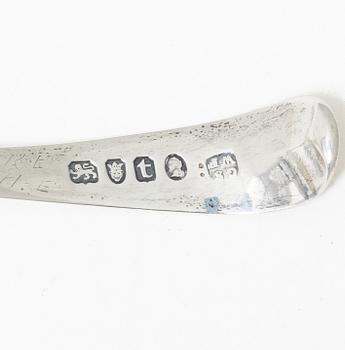 Soppslev, såssked samt strösked, silver, Sverige och England omkring år 1800.