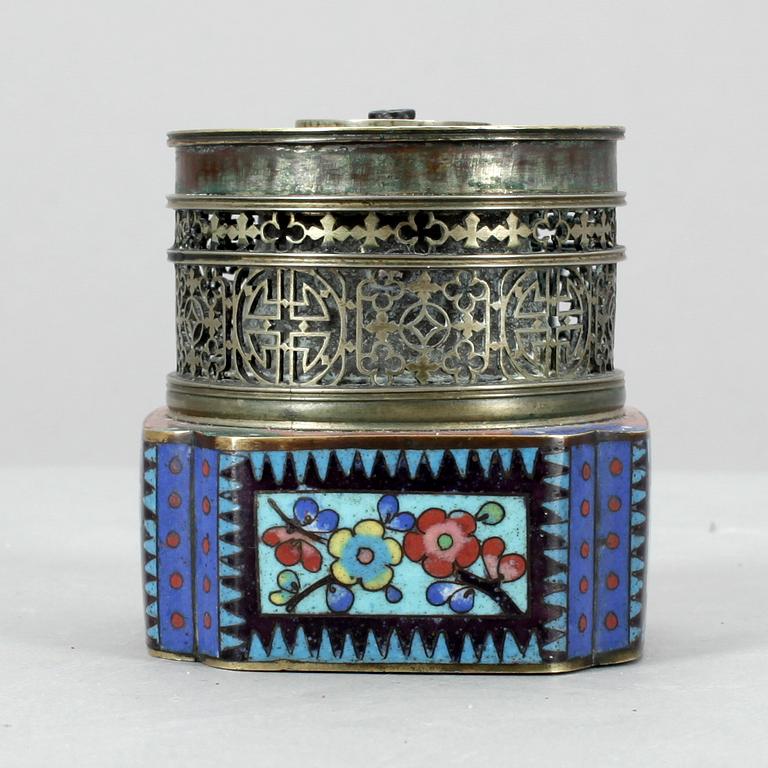 SPRITBRÄNNARE, silver och cloisonné, Kina, 1800/1900-tal.