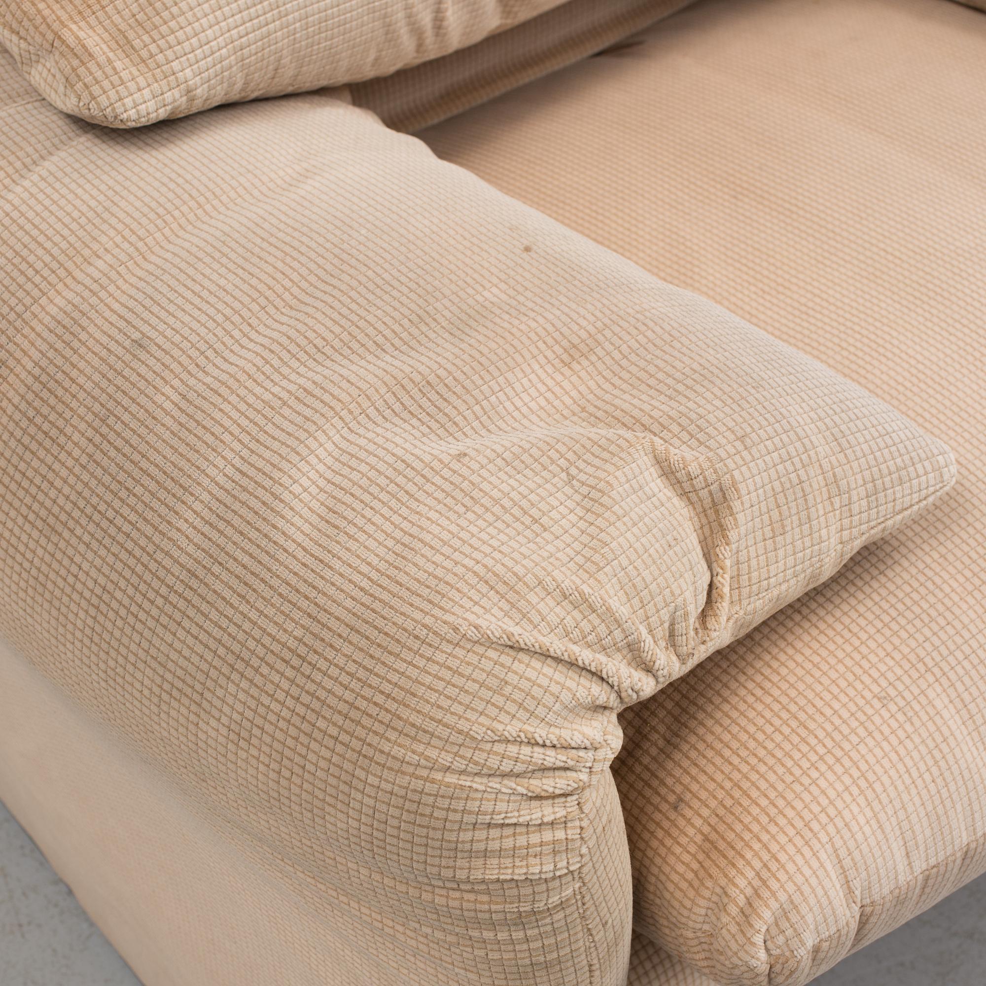 A 1970s Vico Magistretti "Maralunga" armchair from Cassina.