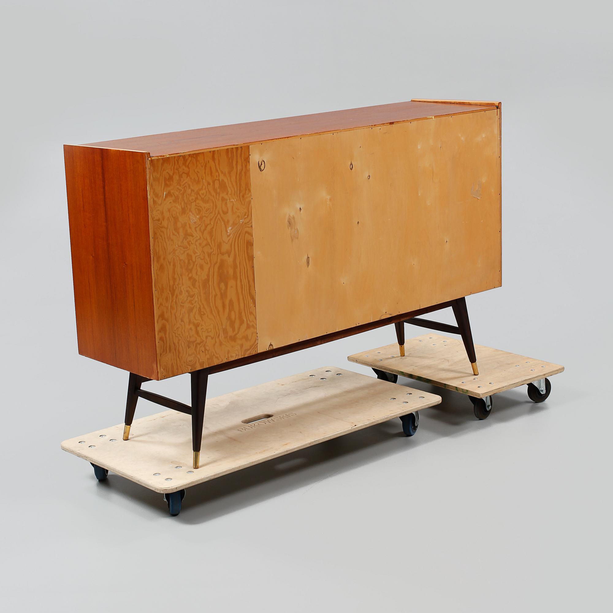 SIDEBOARD, 1900-talets tredje kvartal.