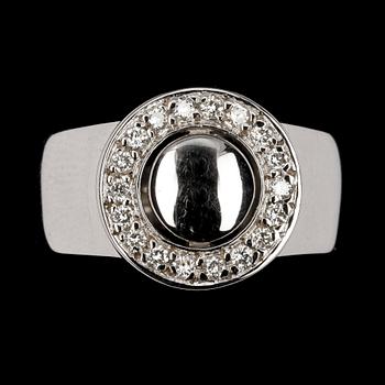 RING, 18k vitguld med briljantslipade diamanter, tot 0.30 ct enl gravyr.