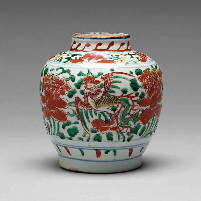 A Transitional wucai jar, 17th Century.