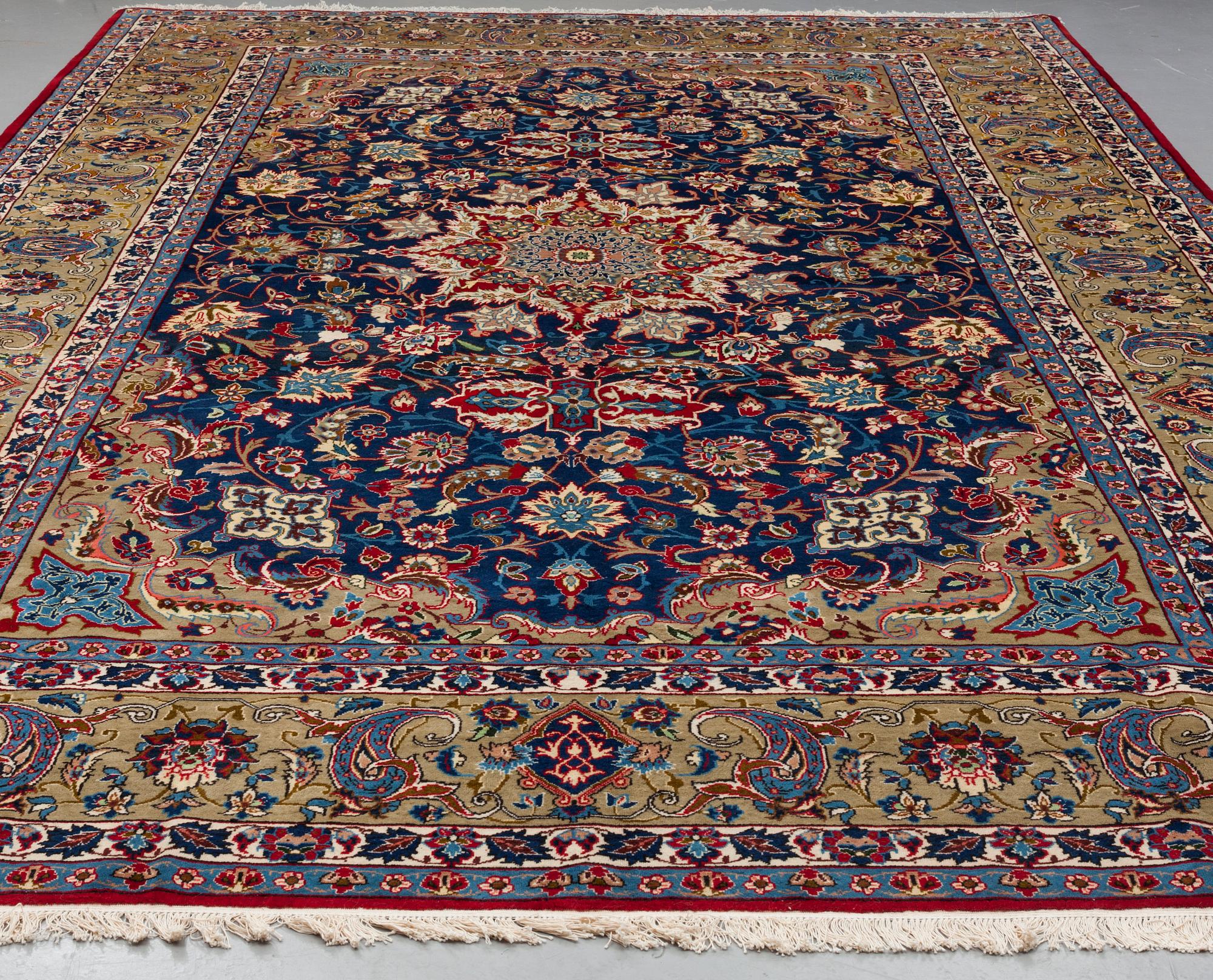 A CARPET, Najafabad, signerad Esfahan Habib, ca 493 x 297 cm.