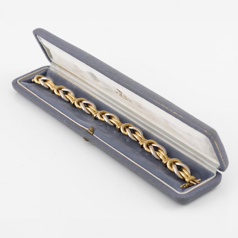 A bracelet in 18K gold and white gold.