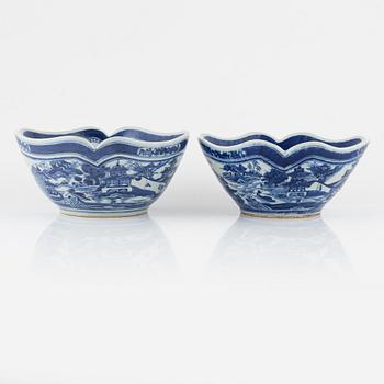 a pair of blue and white bowls, China, Jiaqing (1796-1820).