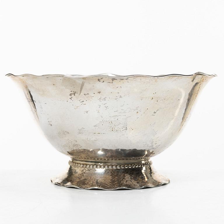 C.G. Hallberg, Skål, silver, Stockholm 1944.