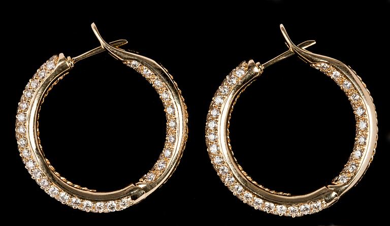 A pair of diamond earrings, tot. 3.29 cts.