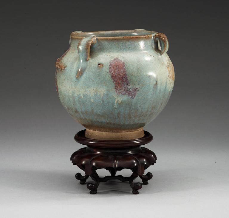 A large Chün-glazed jar, Song dynasty (960-1279).