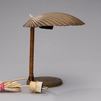 PAAVO TYNELL, BORDSLAMPA. Snäcka. Tillverkad av Taito Oy. Formgiven 1938/39.