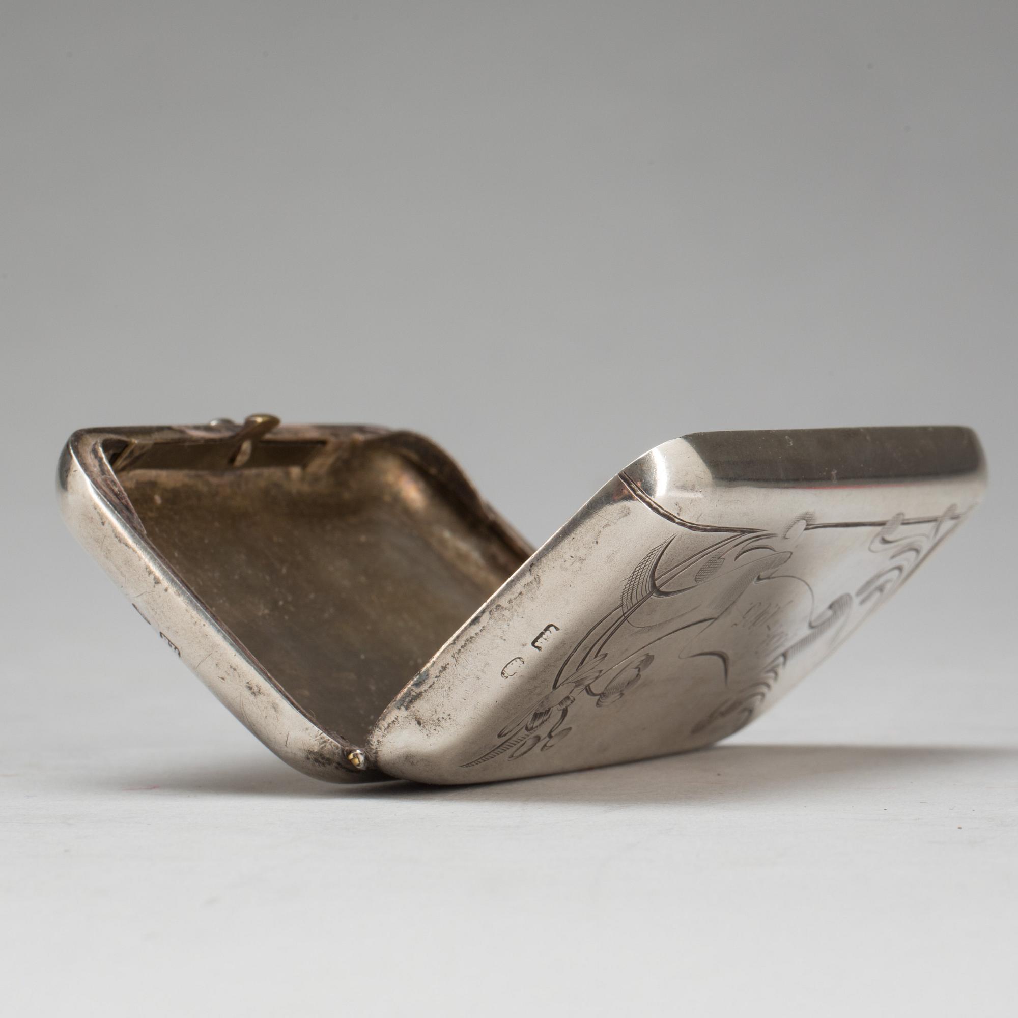 SNUSDOSA, silver. Ryssland. 1900-talets början. Vikt ca 78 g.