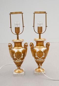 BORDSLAMPOR, 1 par, porslin, empire, 1800-talets första hälft.
