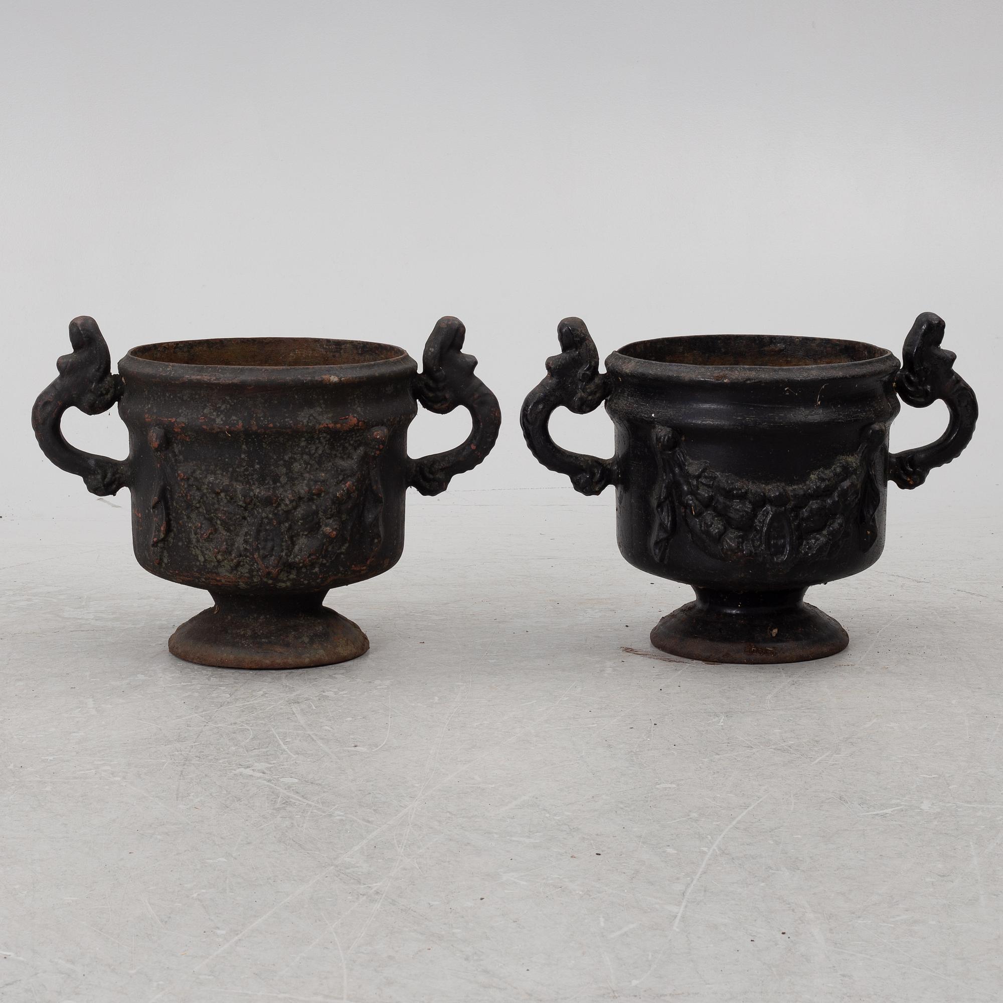 Trädgårdsurnor, ett par, barockstil, 1900-tal.