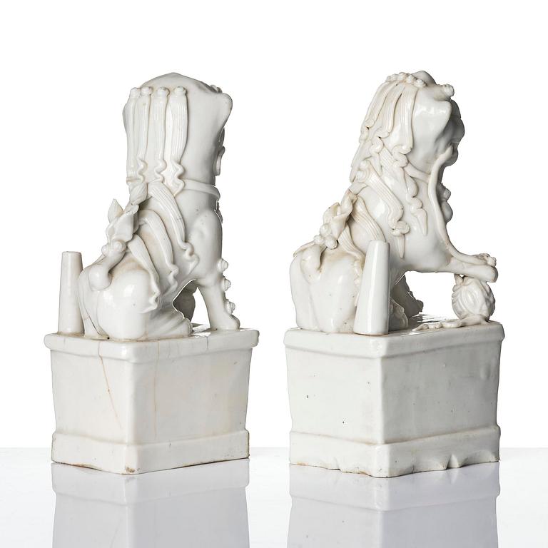 Two blanc de chine figures of buddhist lions/joss stick holders, Qing dynasty, Kangxi (1662-1722).