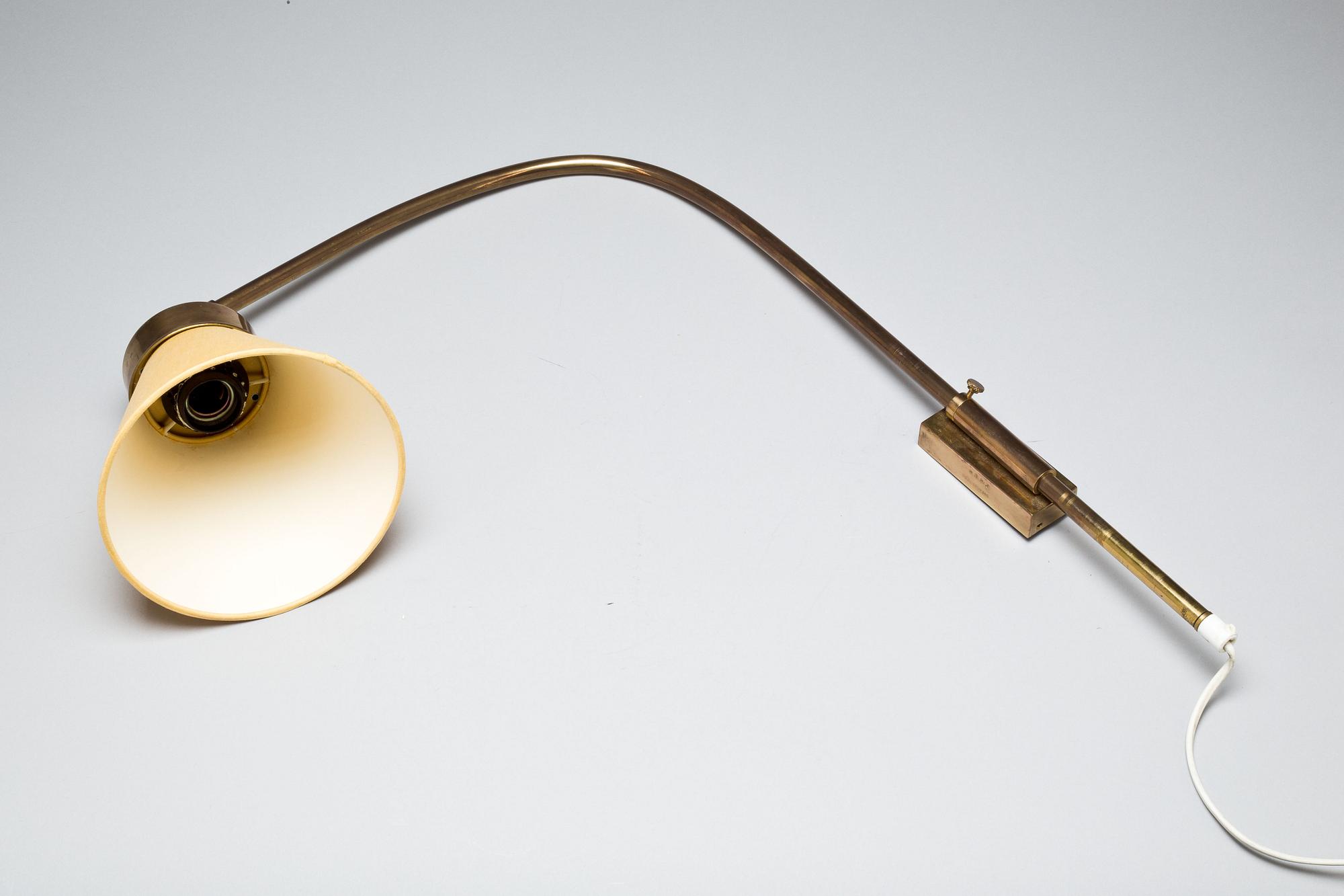 VÄGGLAMPA. Modell 2484, Josef Frank för Firma  Svenskt Tenn.