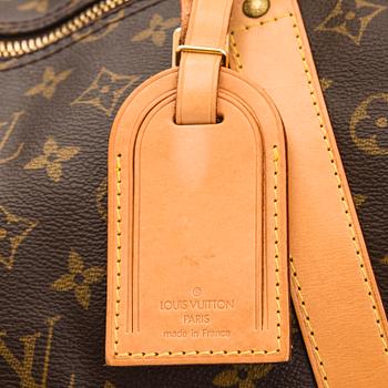 Louis Vuitton, a Monogram Canvas 'Keepall 55 Bandoulière' weekend bag.