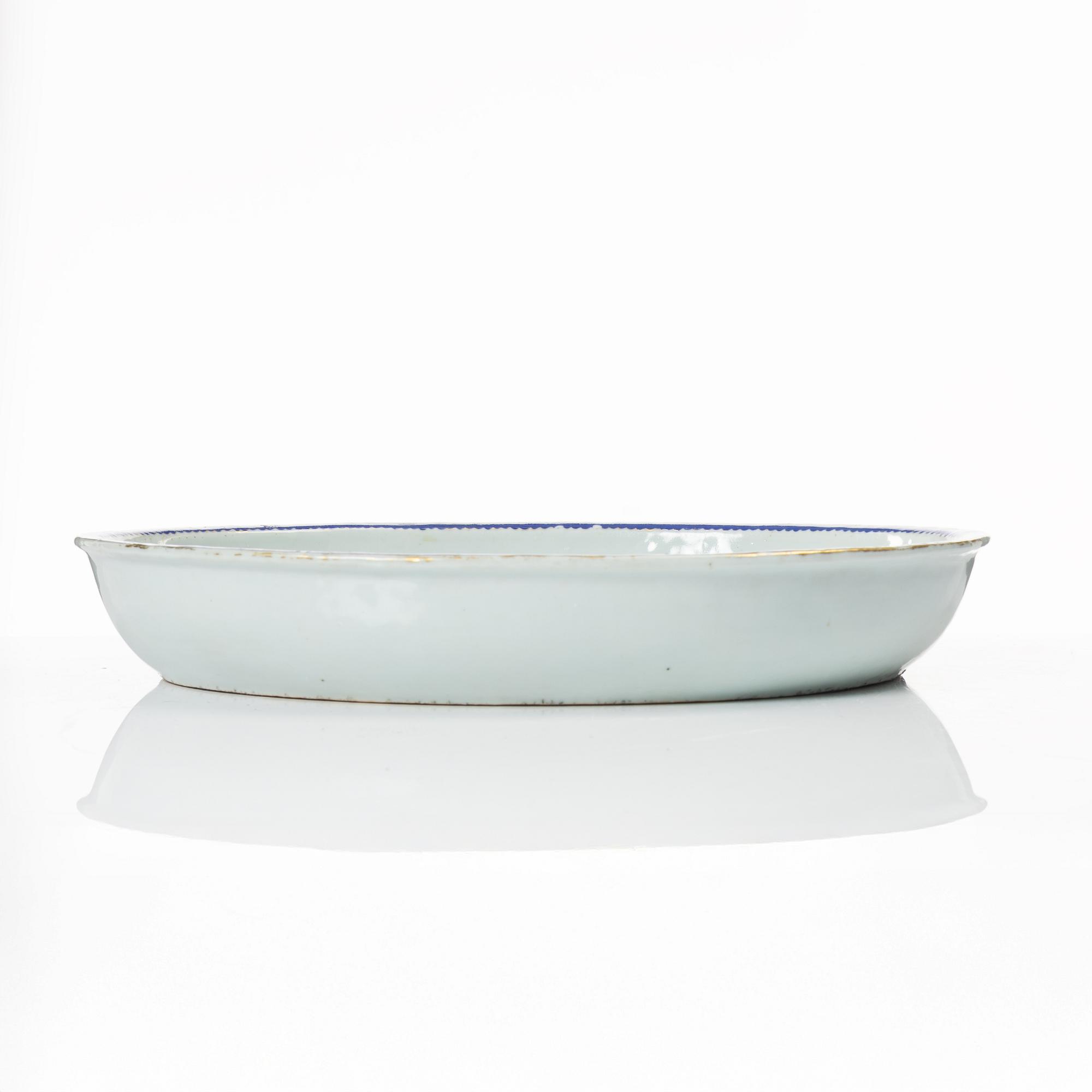Form och stekfat, porslin, Kina, Qingdynastin, omkring 1800.