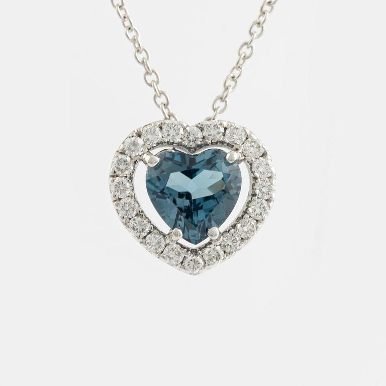 Collier med hjärtformad blå topas och briljantslipade diamanter.
