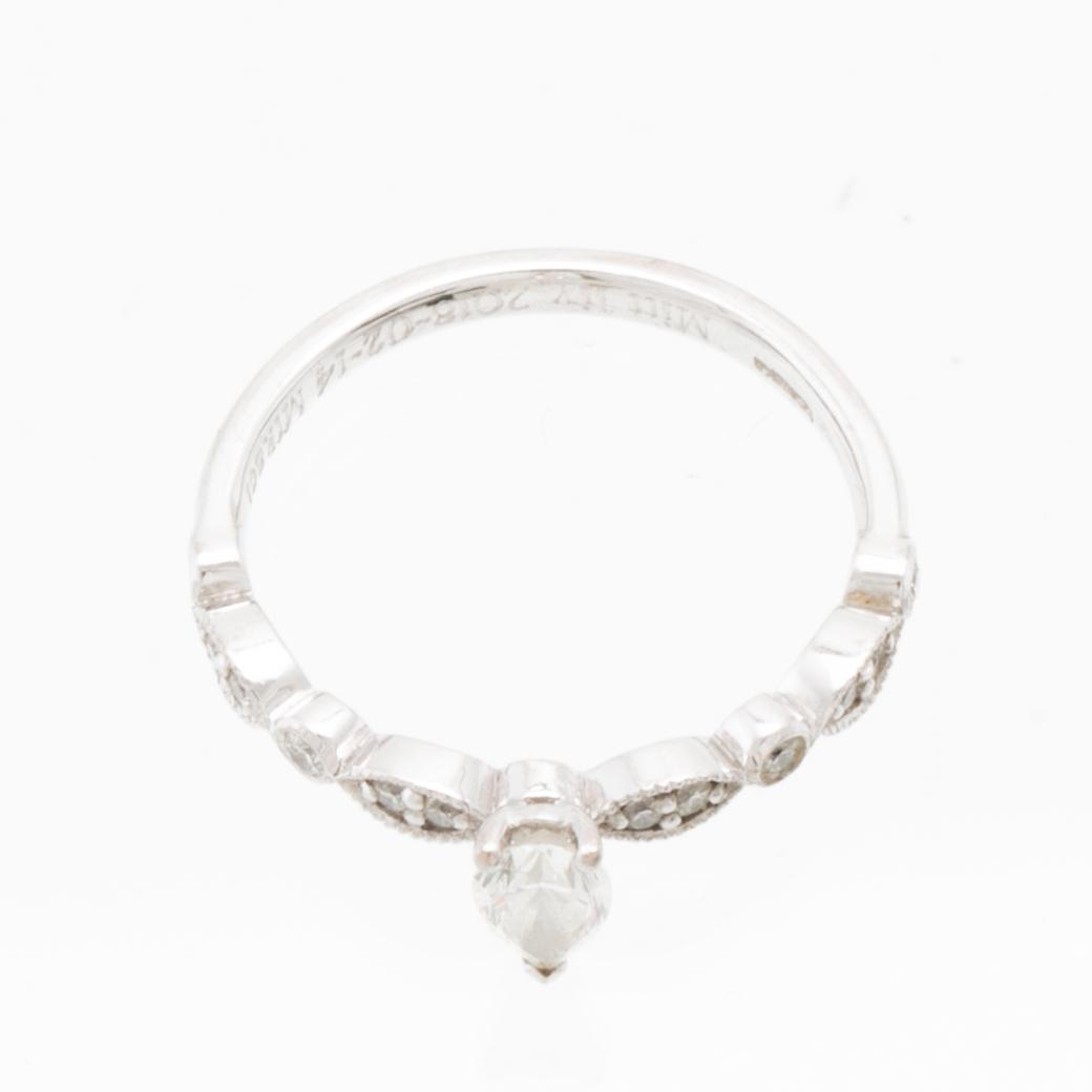 Ring in 18K white gold set with a pear-shaped diamond and round brilliant-cut diamonds, Van Bruun.